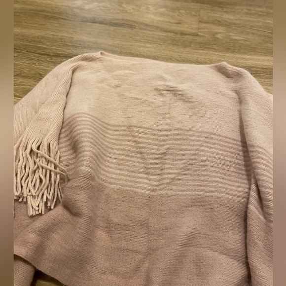 Gentle Fawn- FRINGE PULLOVER SHAWL - Picture 3 of 7